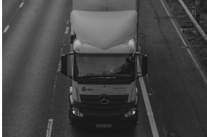 UK HGV driver shortage pushes up pay as hauliers attempt to stem employee ‘musical chairs’